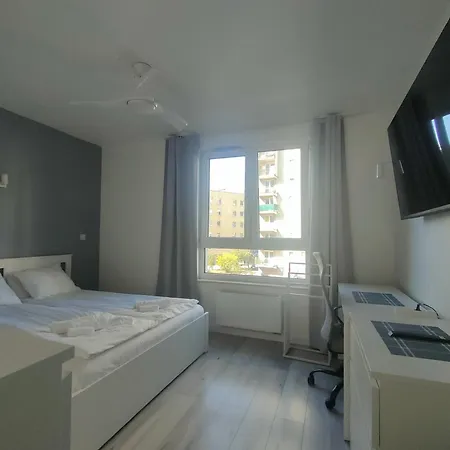 3-bedroom With 2 Free Parking Spots - Tauron Arena *