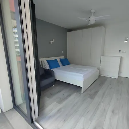 3-bedroom With 2 Free Parking Spots - Tauron Arena *