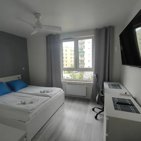 3-bedroom With 2 Free Parking Spots - Tauron Arena *