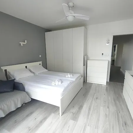 3-bedroom With 2 Free Parking Spots - Tauron Arena *