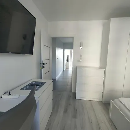 3-bedroom With 2 Free Parking Spots - Tauron Arena Ubytování v soukromí Krakov