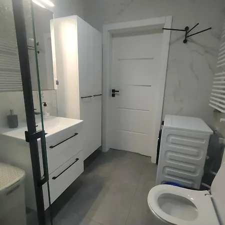 3-bedroom With 2 Free Parking Spots - Tauron Arena *