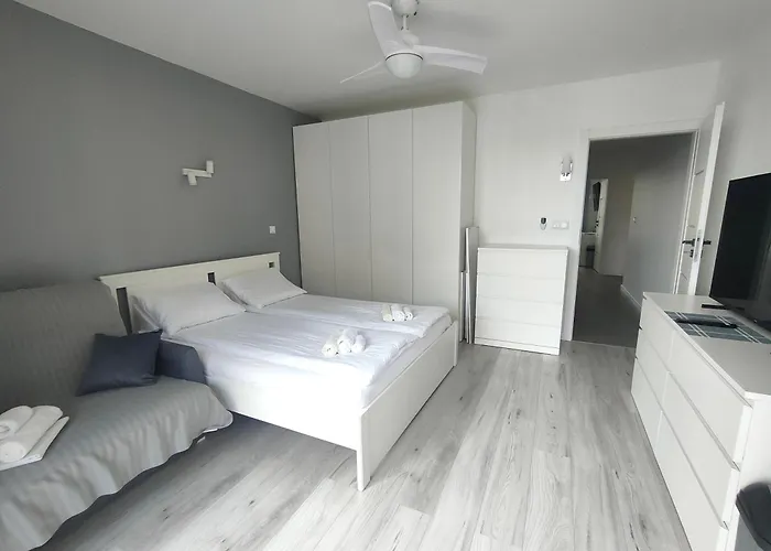 3-bedroom With 2 Free Parking Spots - Tauron Arena *